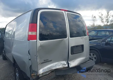 2014 Chevrolet Express 2500 Work Van z USA, uszkodzony, nr VIN 1GCWGFCA8E1140571